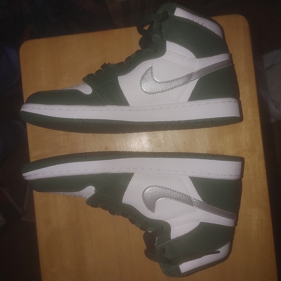Nike Air Jordan 1 Gorge Green size 9.5m - Picture 1 of 8